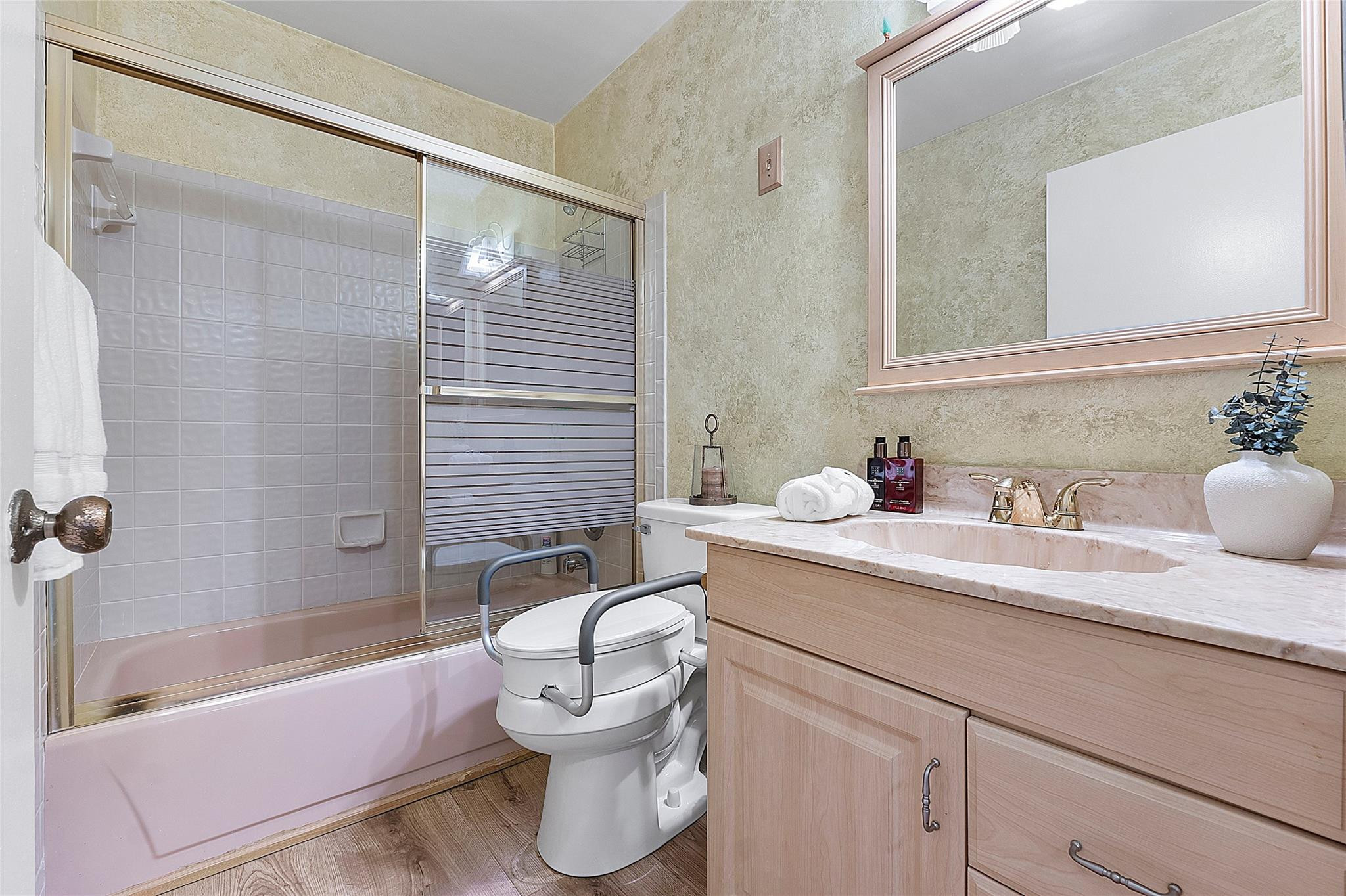 8584 Jasmine Way, Unit A Boca Raton, FL 33496 - Photo 18 of 34 2nd. Bathroom