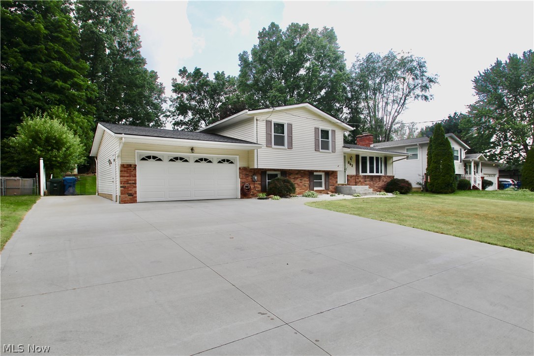 362 Moore Road Akron, OH 44319 - Photo 3 of 32