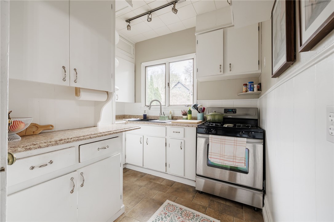 326 Barrington Street Rochester, NY 14607 - Photo 7 of 41