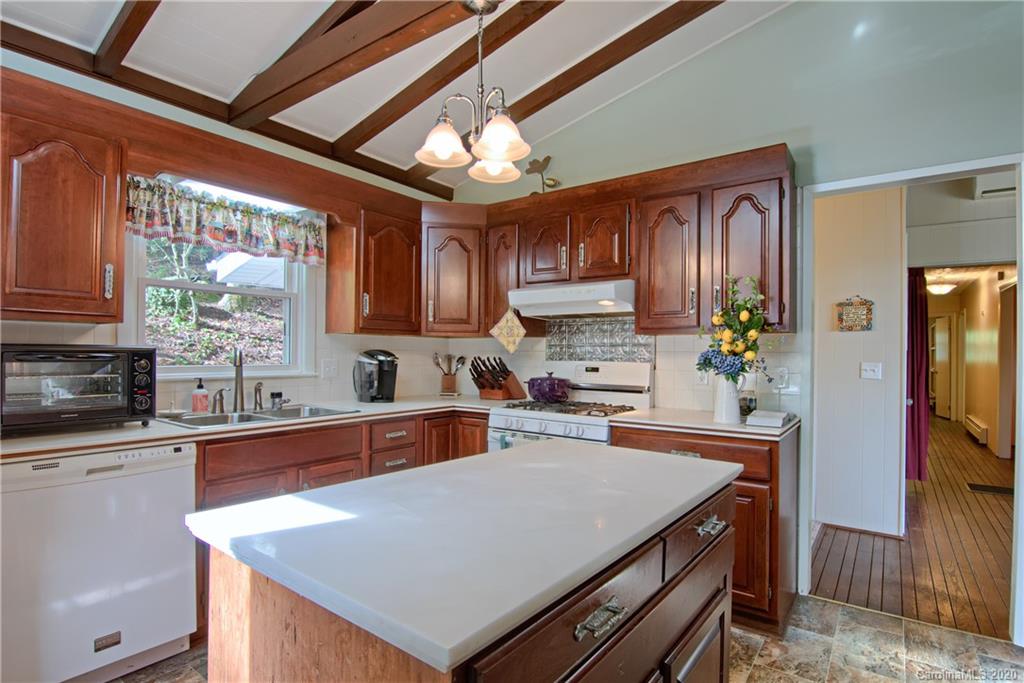 195 Ridgeview Road Spruce Pine, NC 28777 - Photo 9 of 48 Gallery Image 9
