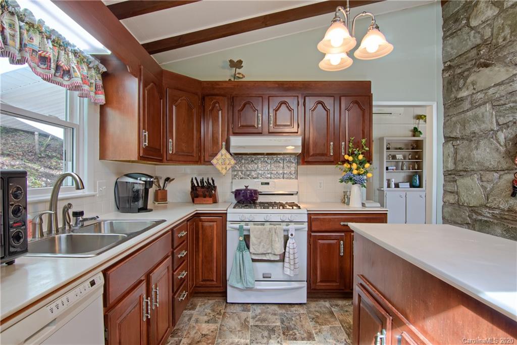 195 Ridgeview Road Spruce Pine, NC 28777 - Photo 10 of 48 Gallery Image 10