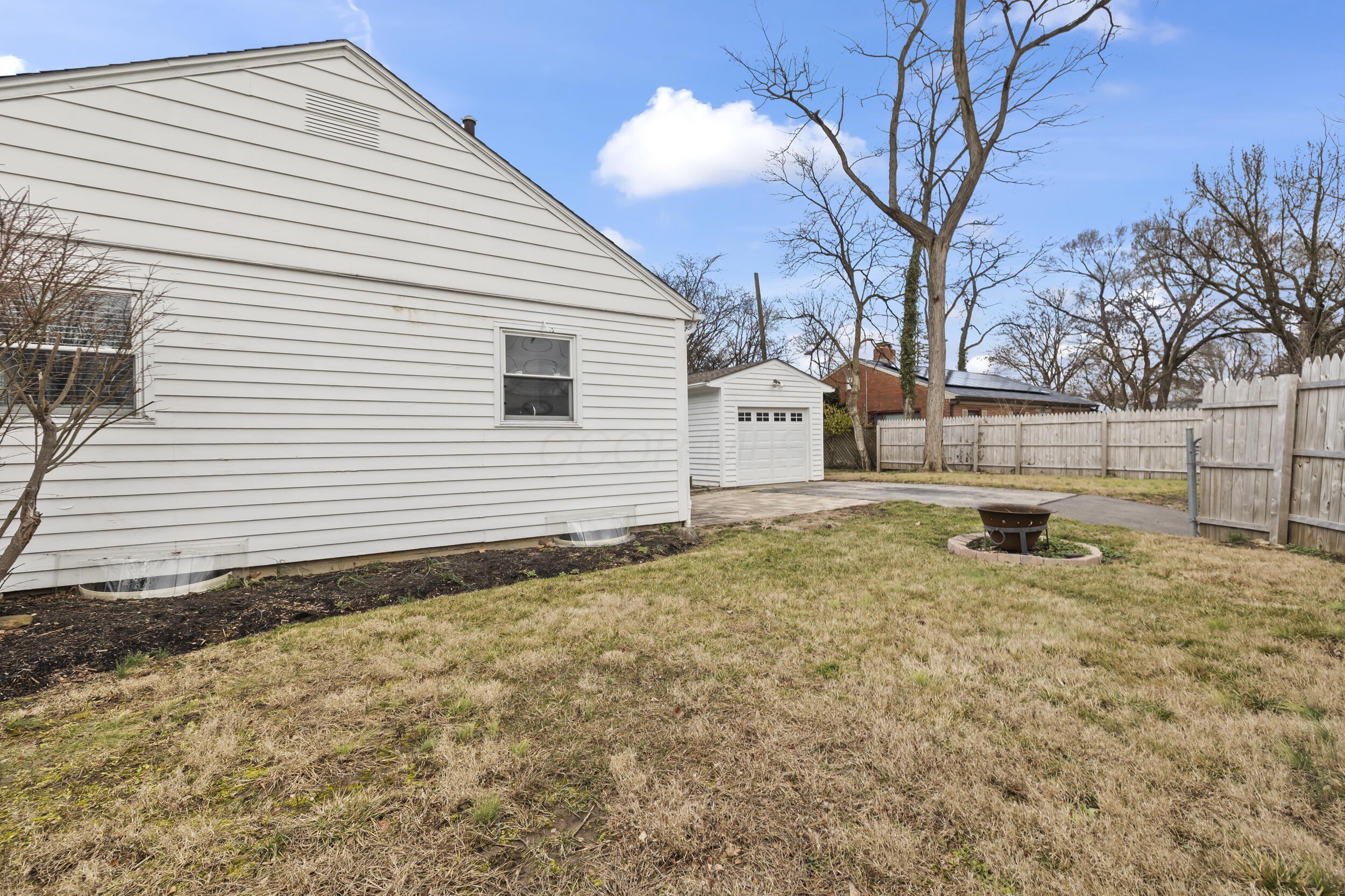 712 Garden Road Columbus, OH 43214 - Photo 27 of 31 34-back yard