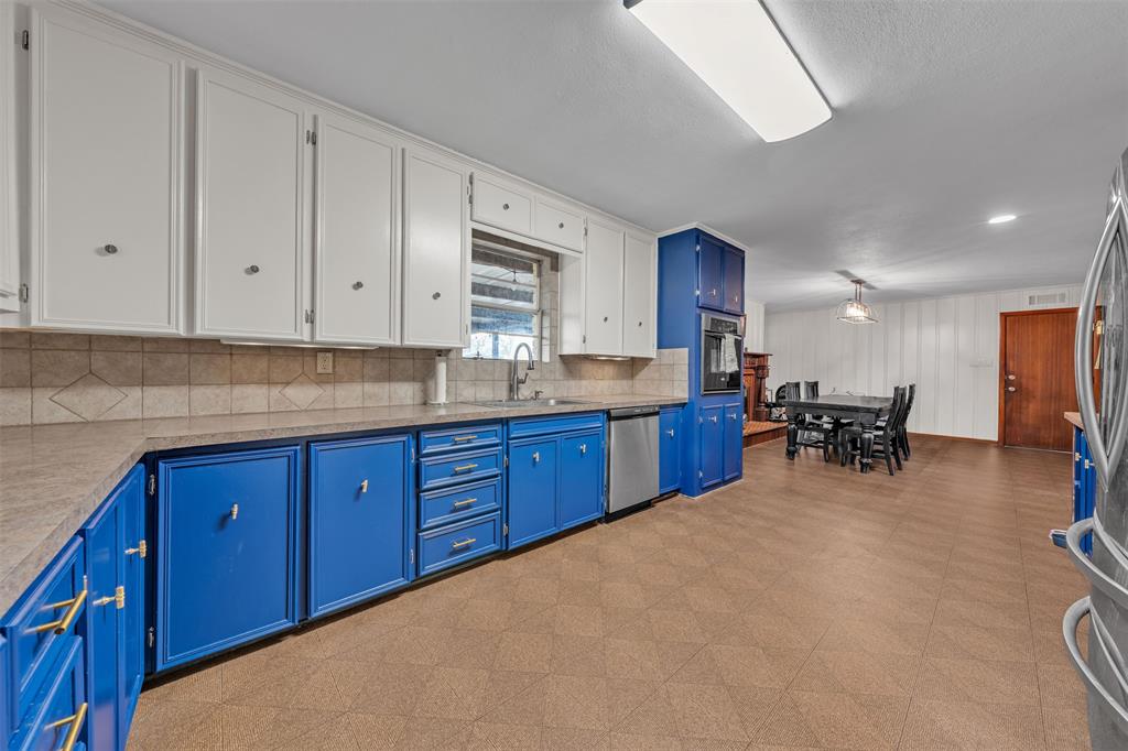 106 Lakeridge Road Lakeside, TX 76108 - Photo 16 of 40 a kitchen with stainless steel appliances granite countertop a sink and cabinets