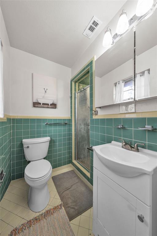 106 Lakeridge Road Lakeside, TX 76108 - Photo 26 of 40 a bathroom with a toilet sink and mirror