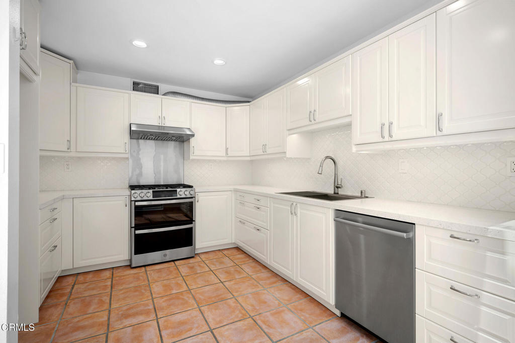 400 Monterey Road, Unit 16 Glendale, CA 91206 - Photo 16 of 42 snaplistla_12