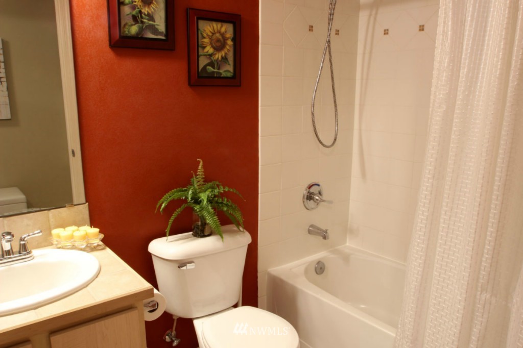 600 North 85th Street, Unit 212 Seattle, WA 98103 - Photo 17 of 25 Gallery Image 17