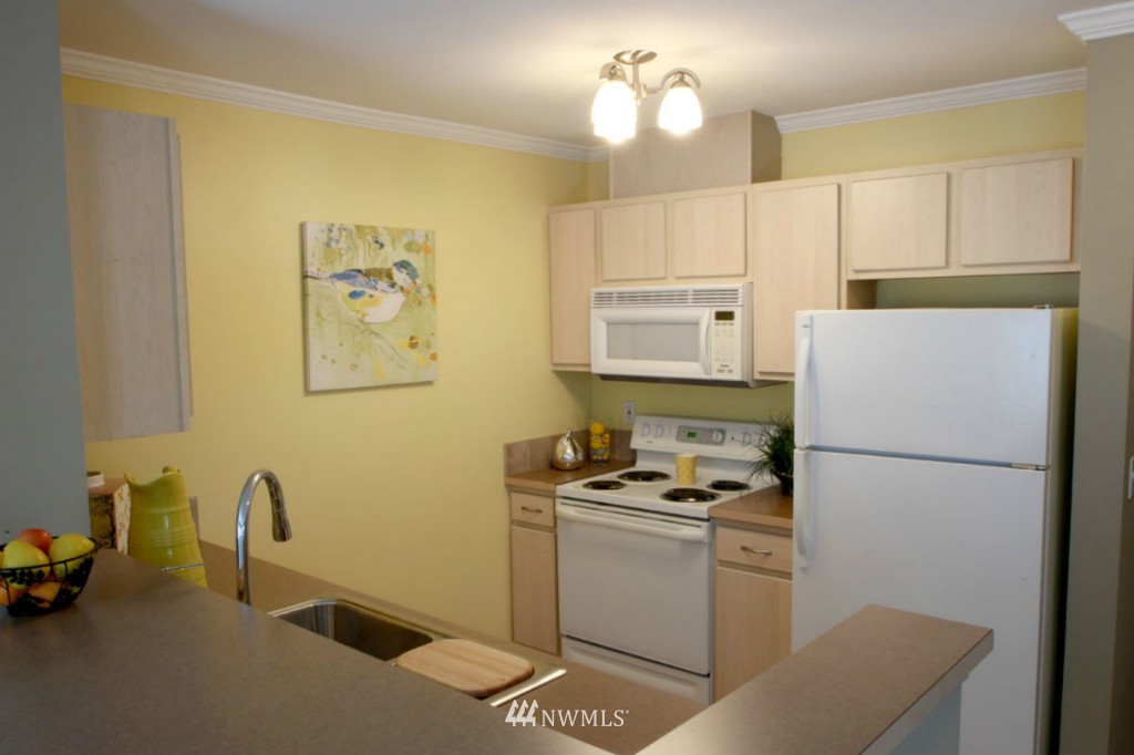 600 North 85th Street, Unit 212 Seattle, WA 98103 - Photo 3 of 25 Gallery Image 3