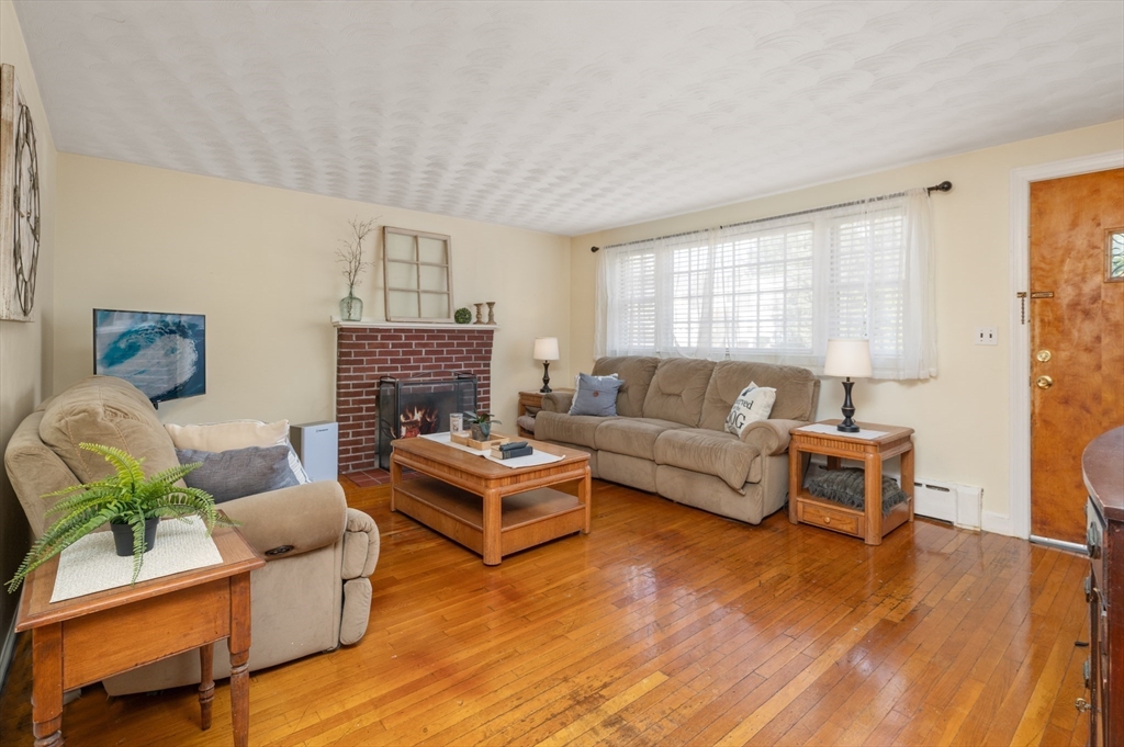 20 Springvale Road Norwood, MA 02062 - Photo 4 of 37 Gallery Image 4