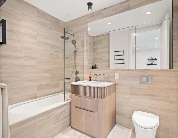 $1,195,000 | 550 Metropolitan Avenue, Unit 3B | Williamsburg