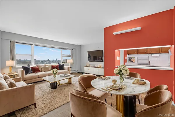 $2,600 | 6 Fordham Hill Ovl, Unit 14B | University Heights