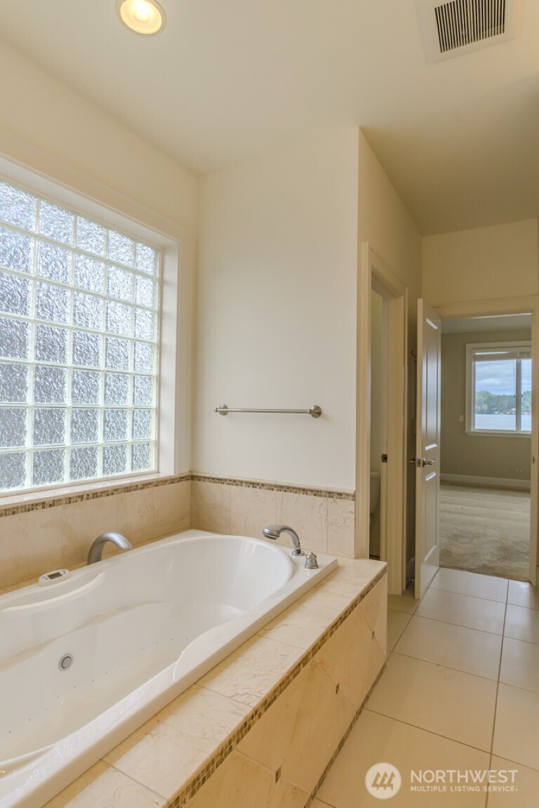 8568 Sand Point Way Northeast Seattle, WA 98115 - Photo 32 of 40