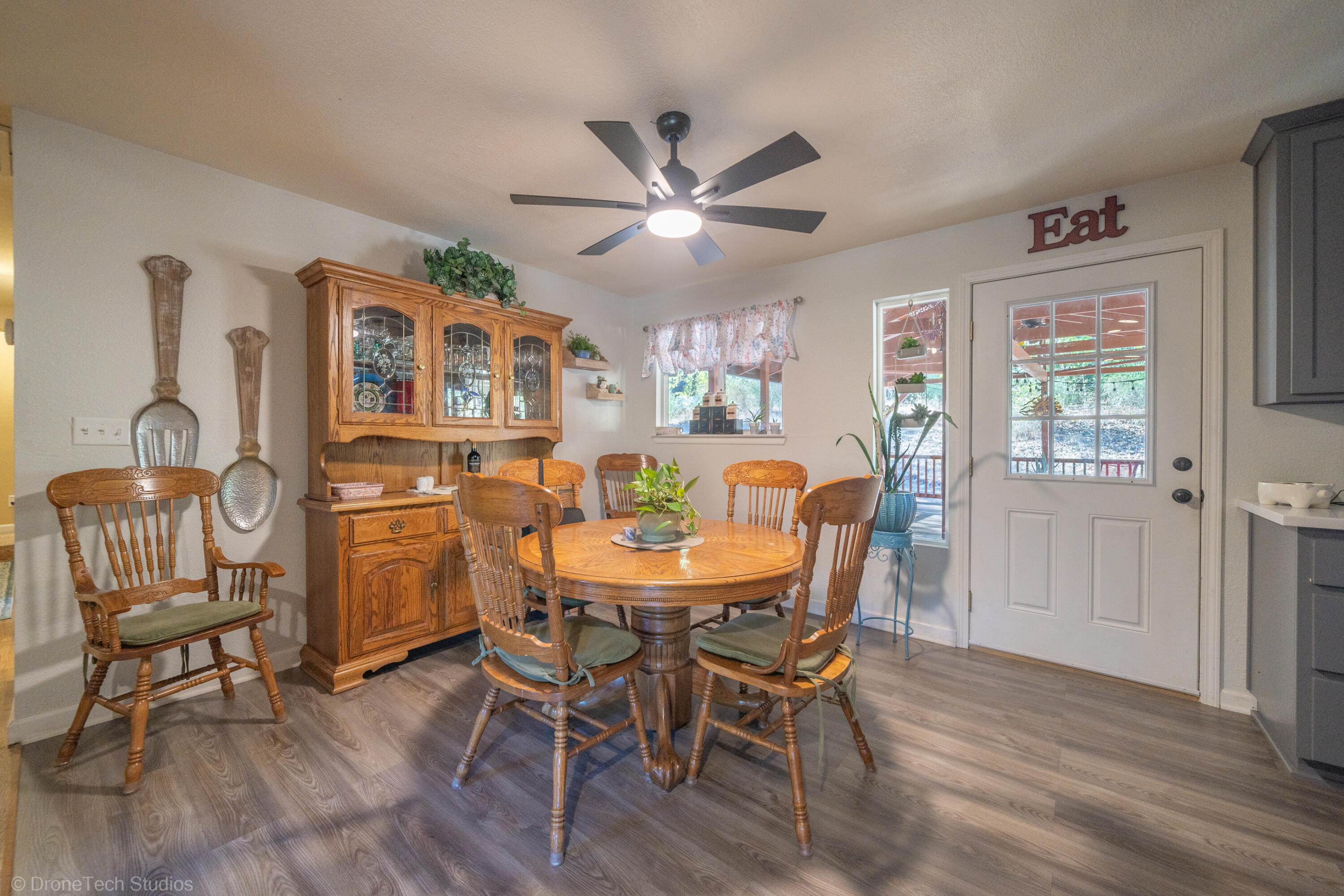 3059 Quartz Hill Road Redding, CA 96003 - Photo 12 of 64 a dining room with furniture and window