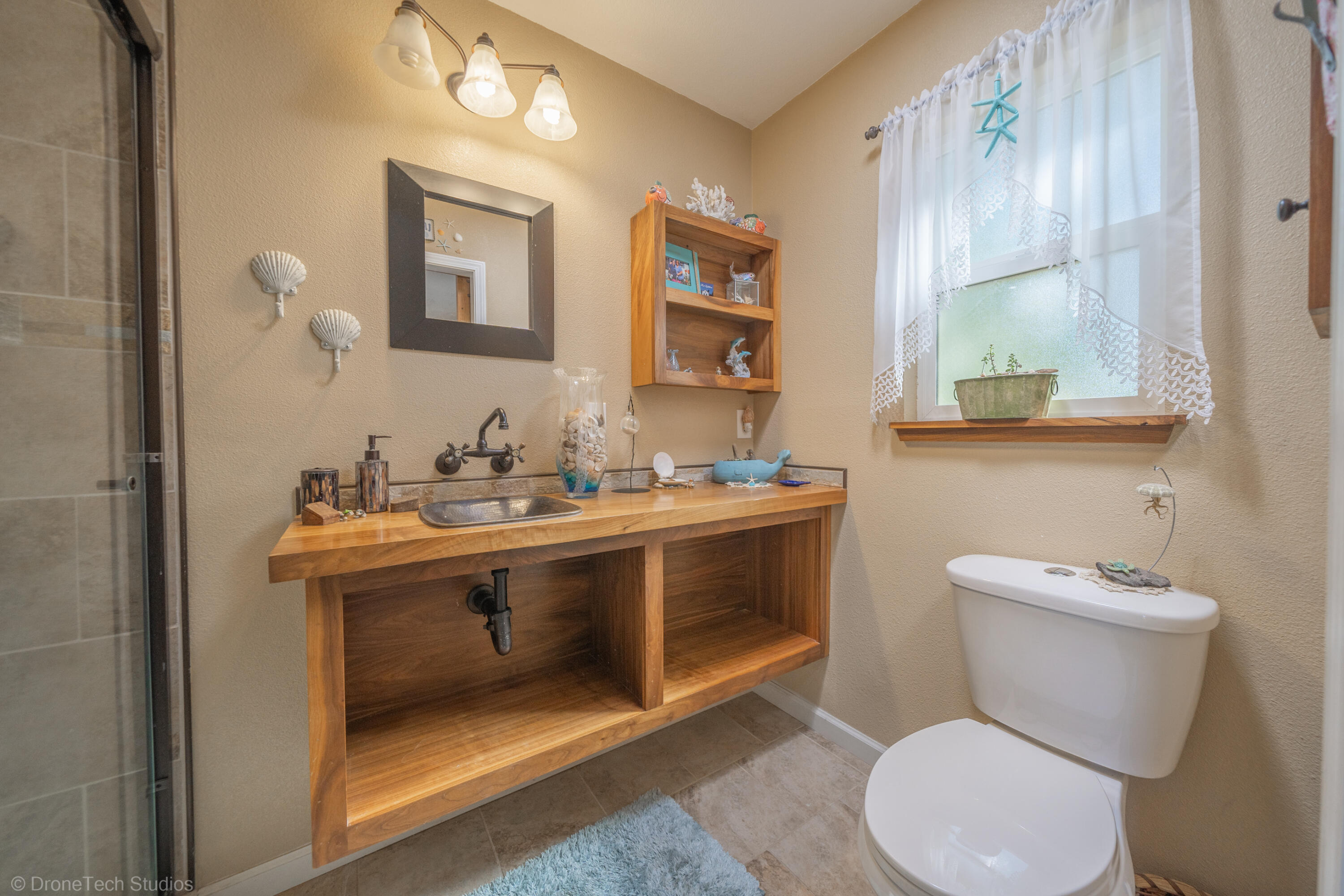 3059 Quartz Hill Road Redding, CA 96003 - Photo 18 of 64 a bathroom with a toilet sink and mirror