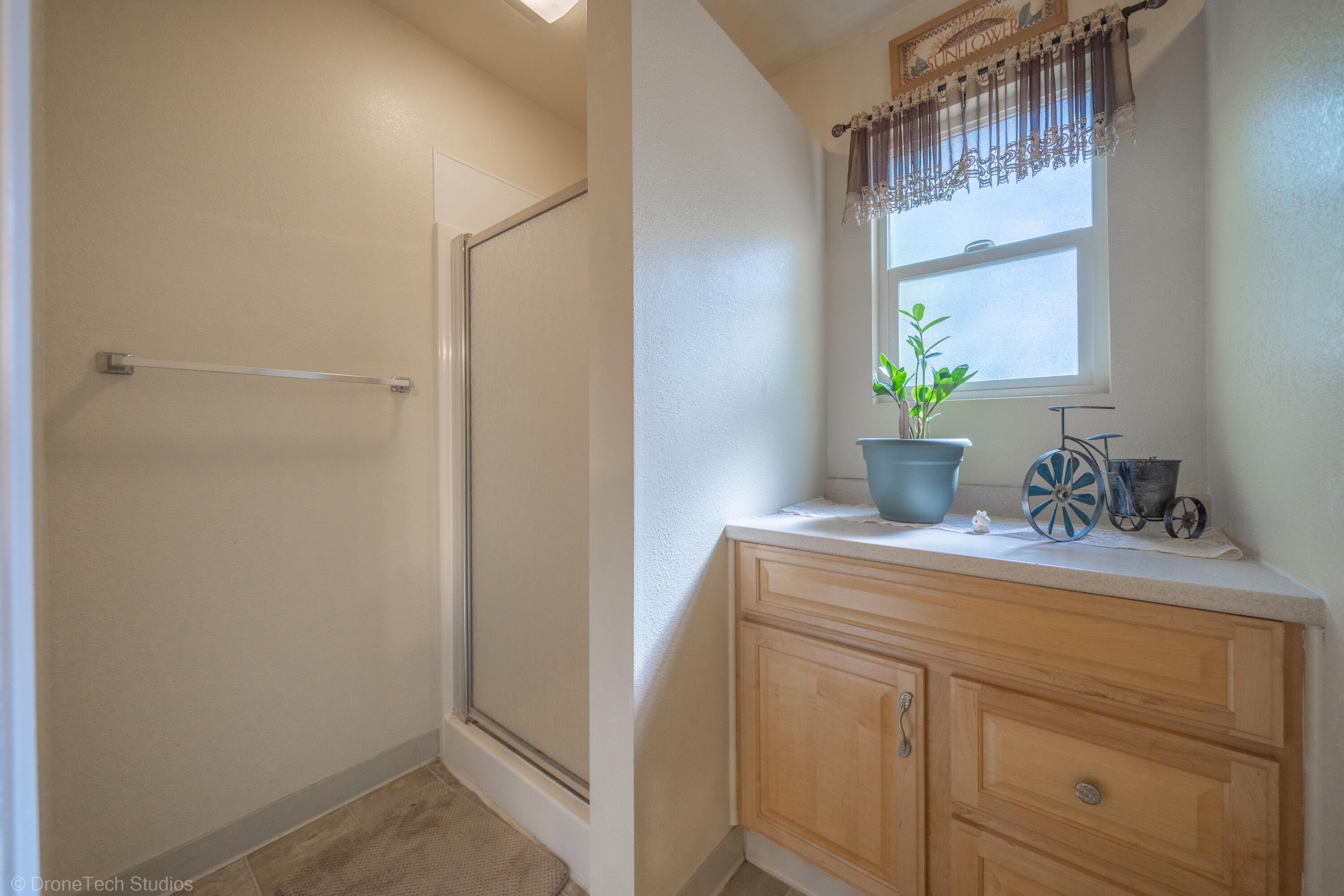 3059 Quartz Hill Road Redding, CA 96003 - Photo 27 of 64 a bathroom with a sink and a mirror
