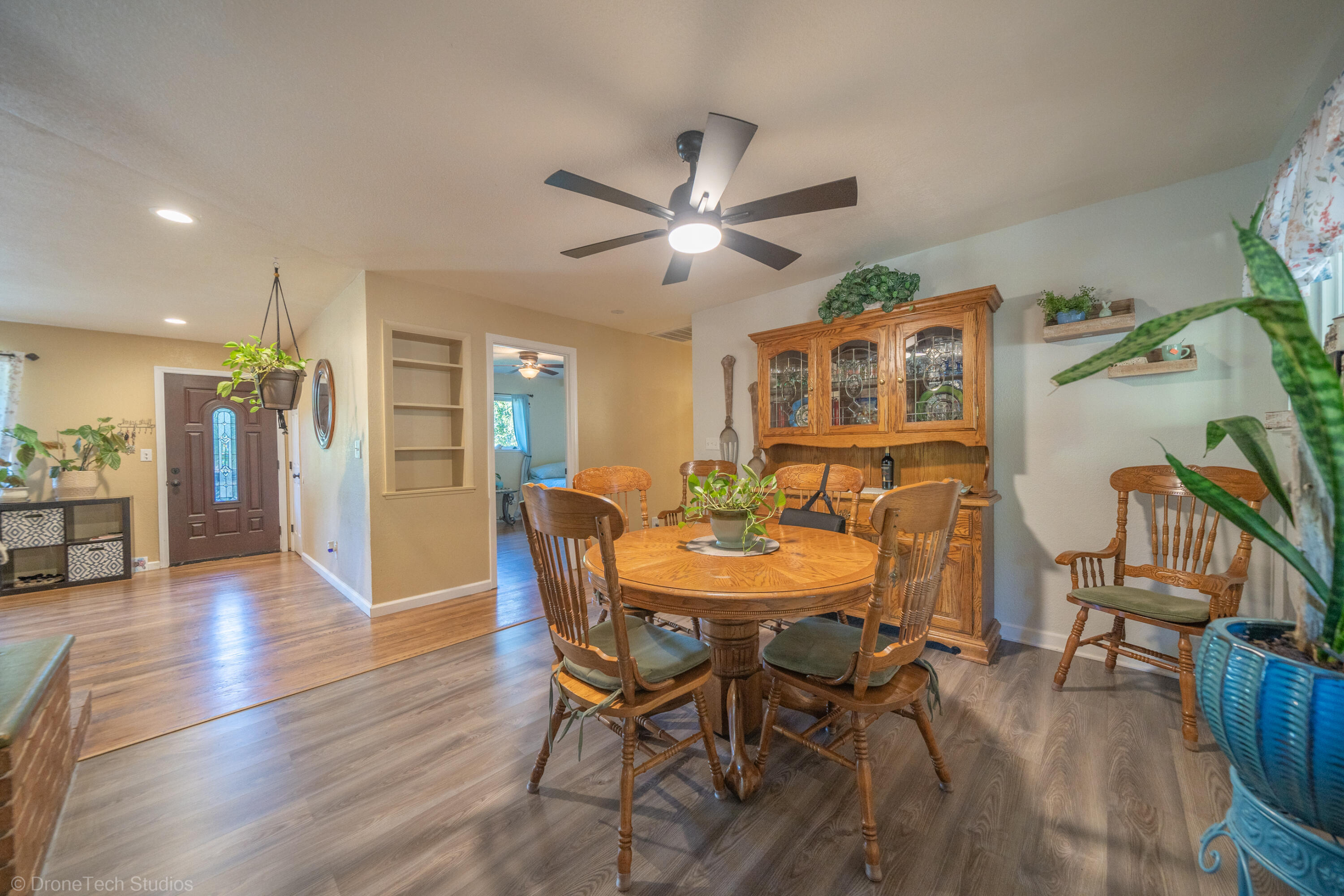 3059 Quartz Hill Road Redding, CA 96003 - Photo 4 of 64 a view of a a dining room with furniture window and wooden floor