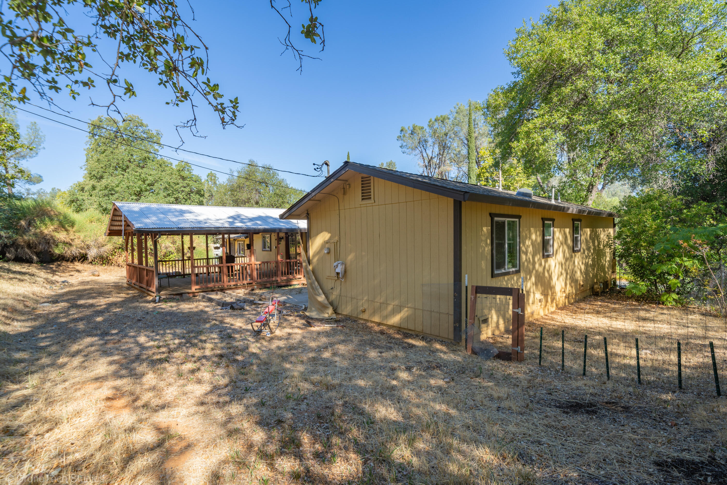 3059 Quartz Hill Road Redding, CA 96003 - Photo 56 of 64 a view of a house with backyard and sitting area