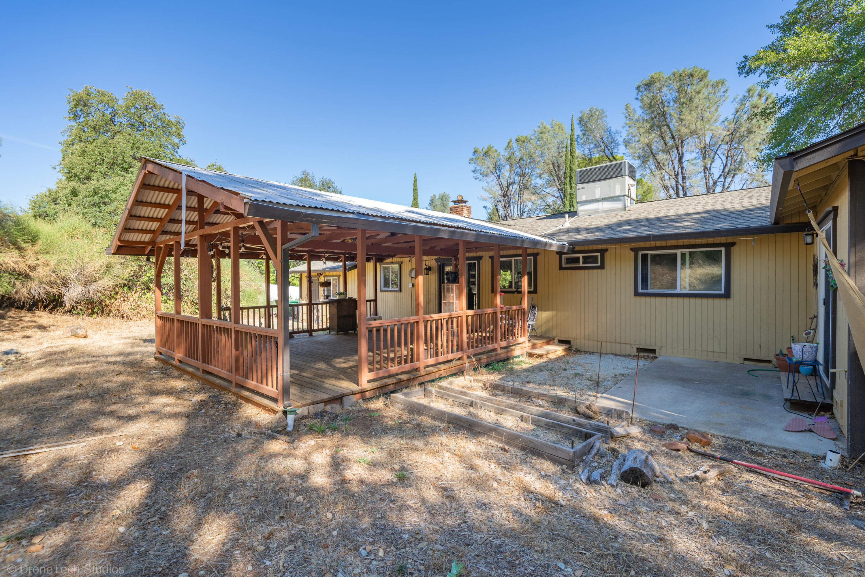 3059 Quartz Hill Road Redding, CA 96003 - Photo 7 of 64 large covered deck