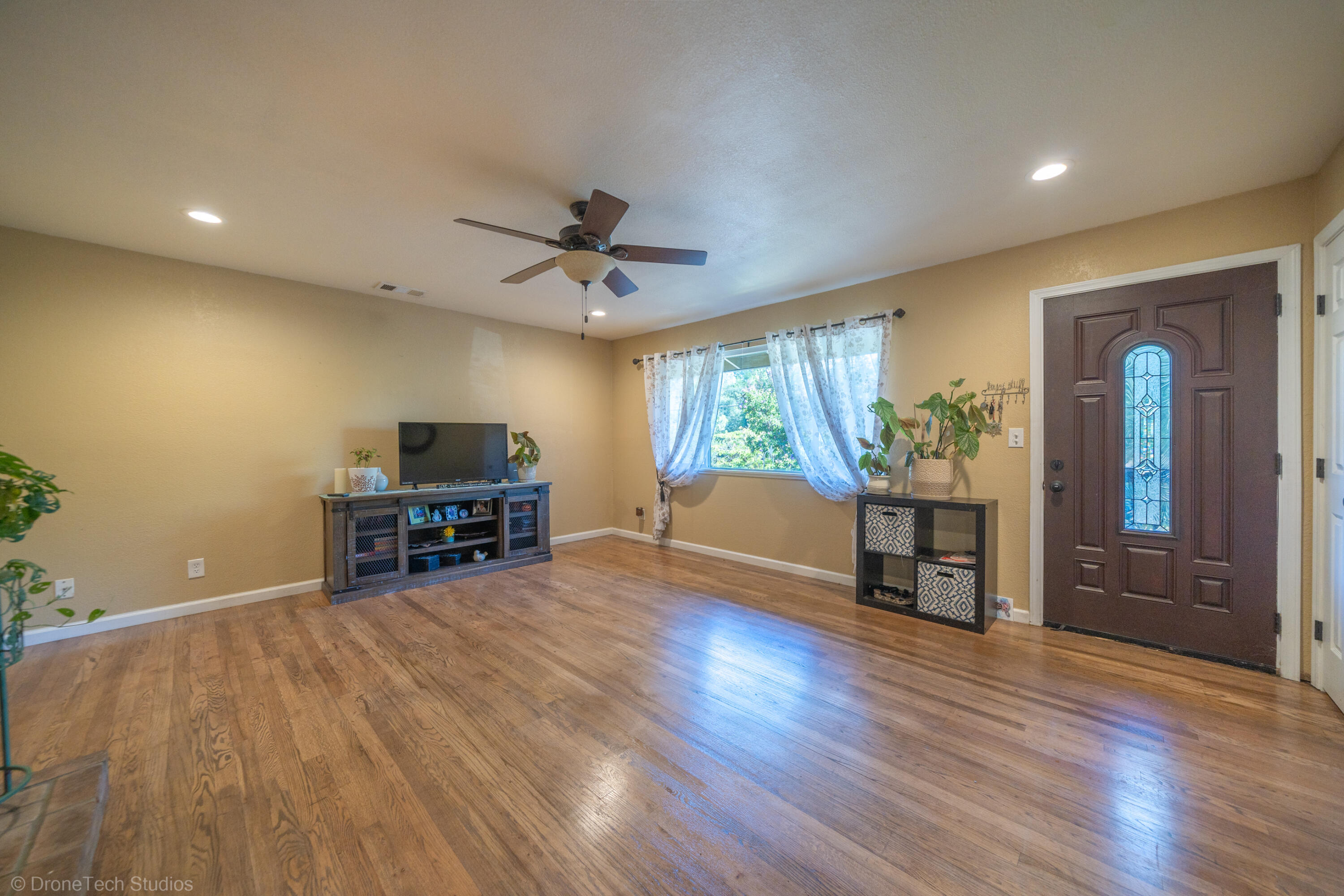 3059 Quartz Hill Road Redding, CA 96003 - Photo 10 of 64 a view of a livingroom with furniture and a flat screen tv