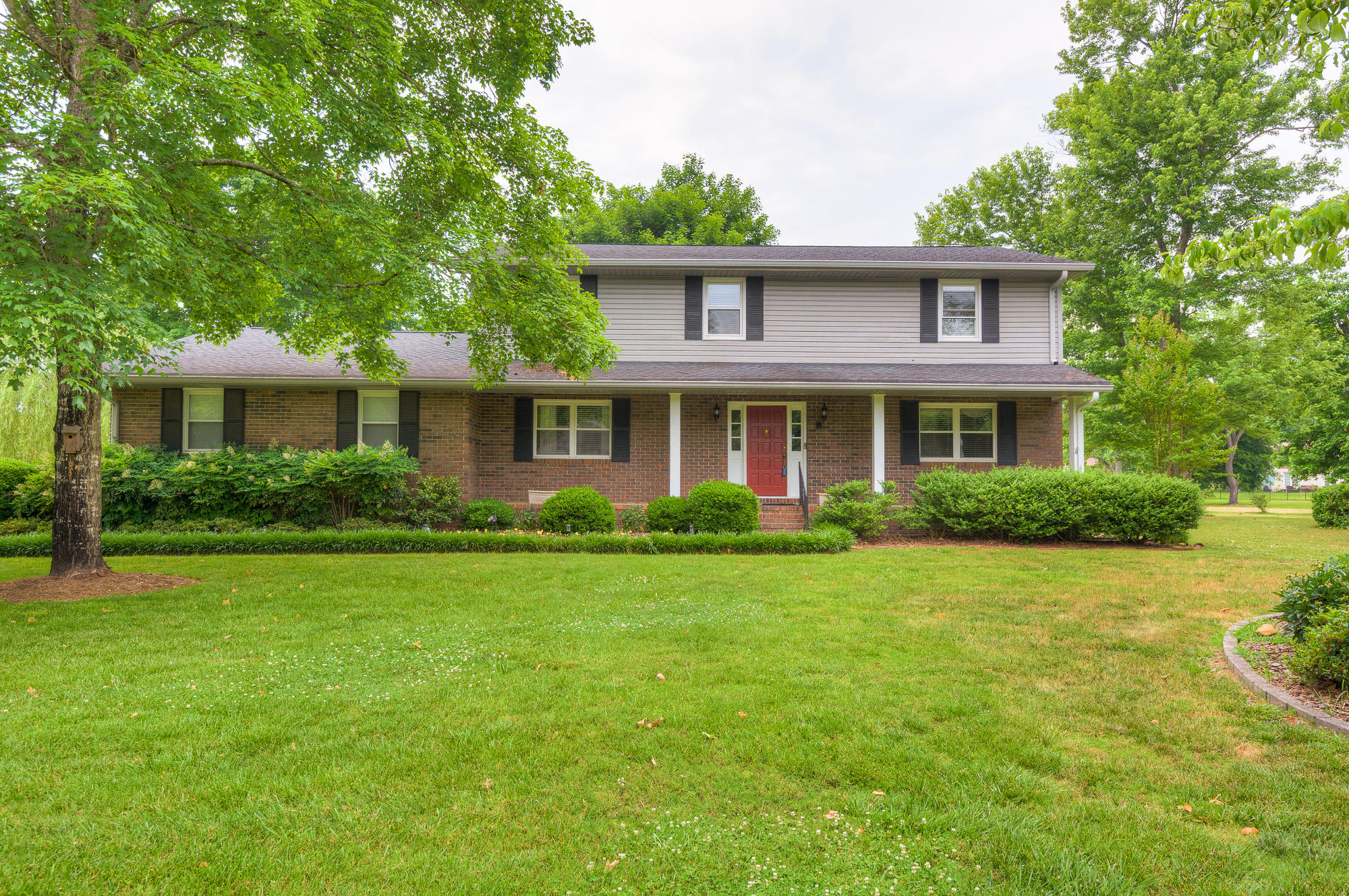 305 Valleybrook Road Hixson, TN 37343 - Photo 1 of 34 xfront_4