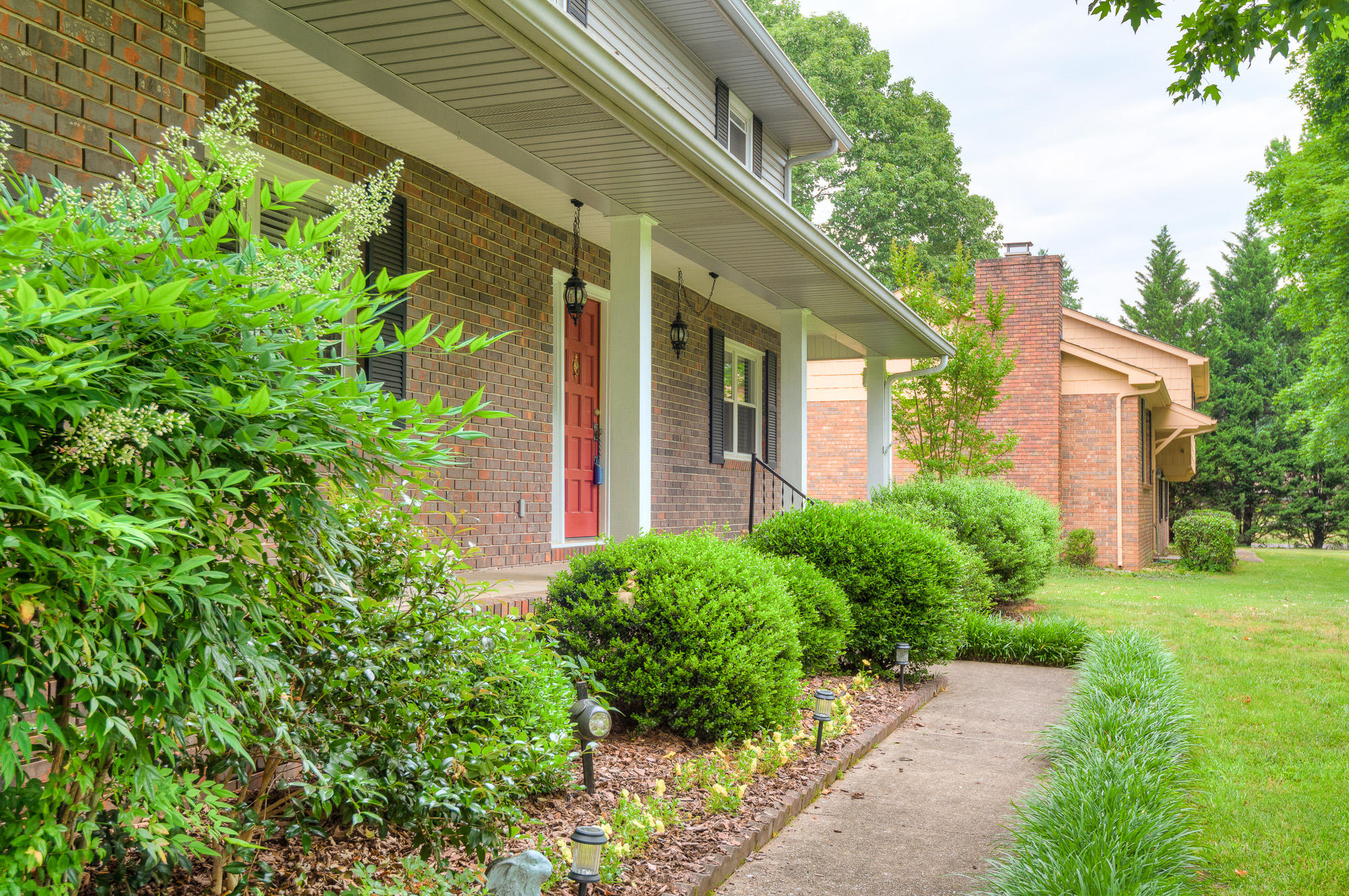 305 Valleybrook Road Hixson, TN 37343 - Photo 2 of 34 xfront_6
