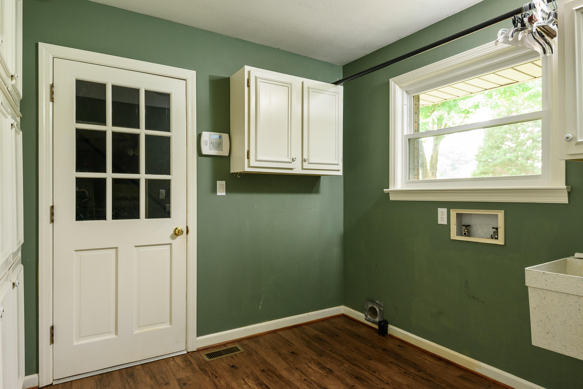 305 Valleybrook Road Hixson, TN 37343 - Photo 11 of 34 laundry