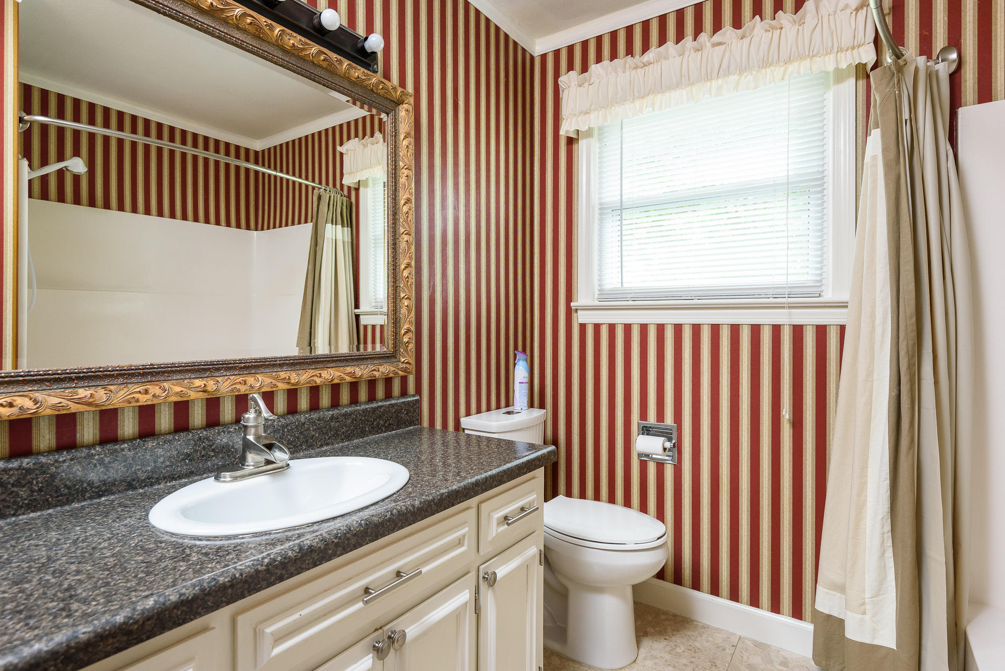 305 Valleybrook Road Hixson, TN 37343 - Photo 23 of 34 hallbath