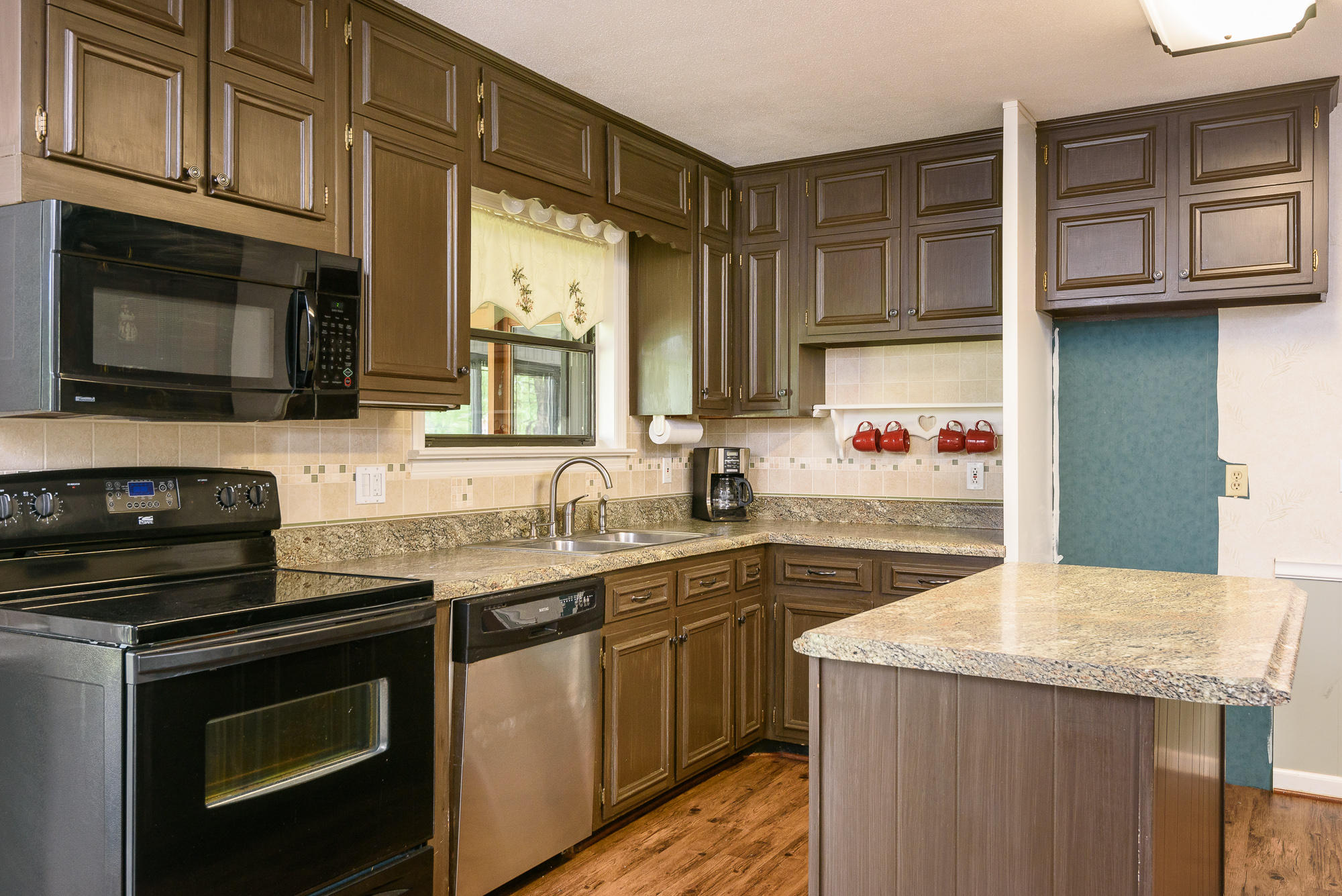305 Valleybrook Road Hixson, TN 37343 - Photo 7 of 34 kitchen_1