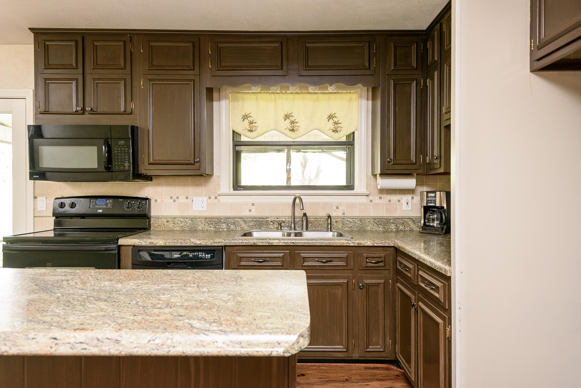 305 Valleybrook Road Hixson, TN 37343 - Photo 8 of 34 kitchen_2