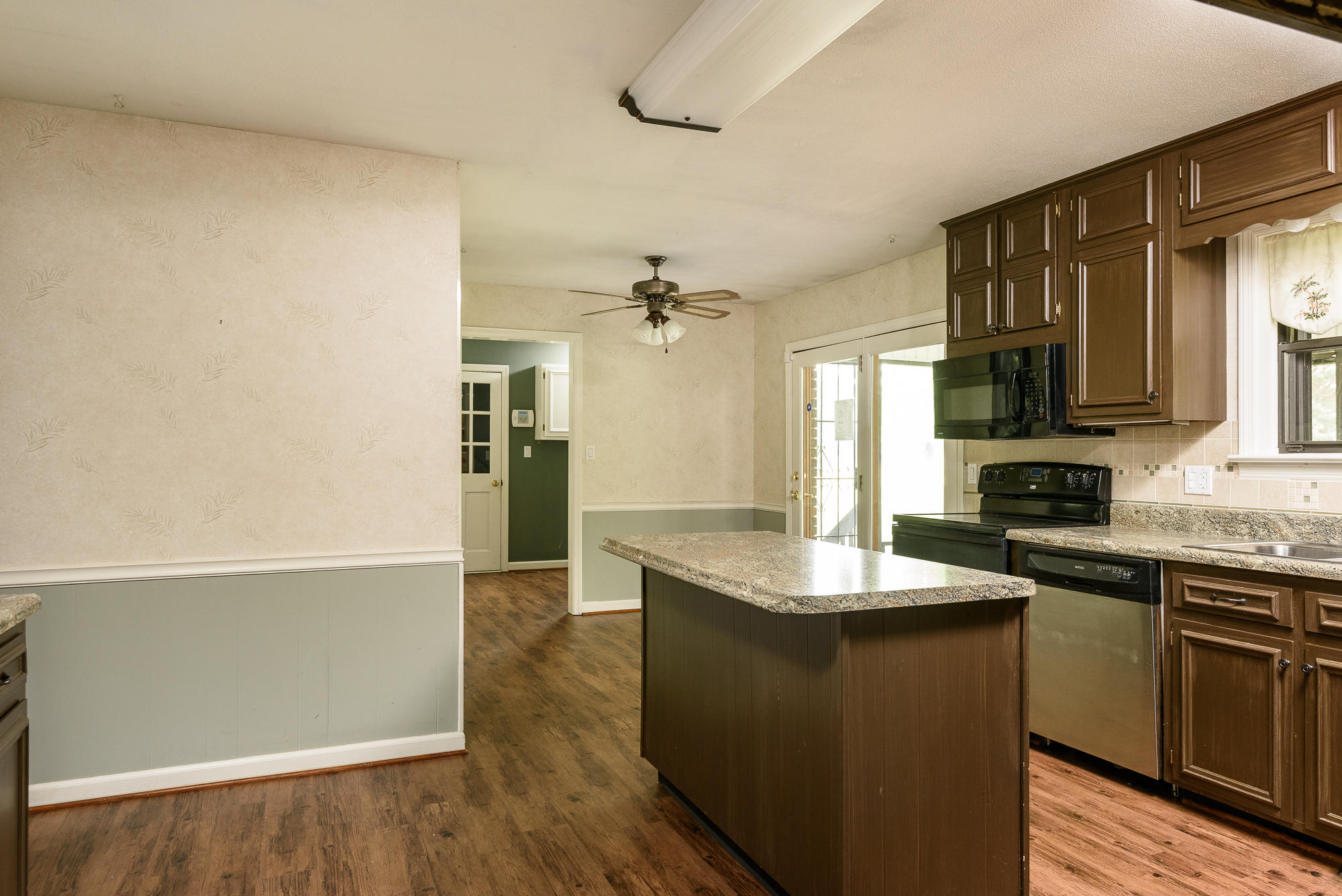 305 Valleybrook Road Hixson, TN 37343 - Photo 9 of 34 kitchen_3