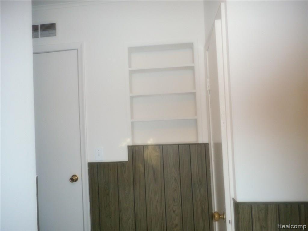 10250 Pardee Road Taylor, MI 48180 - Photo 41 of 58 LAUNDRY/MUD ROOM