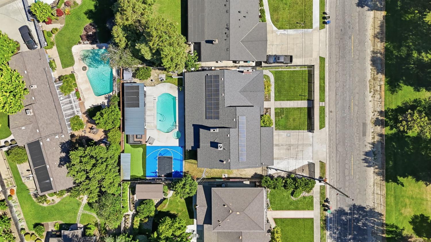 10401 Golf Link Road Turlock, CA 95380 - Photo 52 of 63 an aerial view of residential house with outdoor space and swimming pool