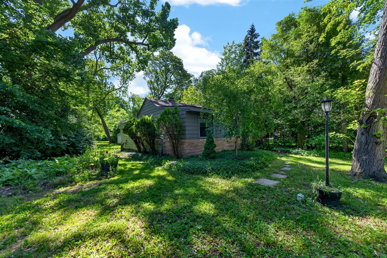 23830 Scotia Road Oak Park, MI 48237 - Photo 3 of 28