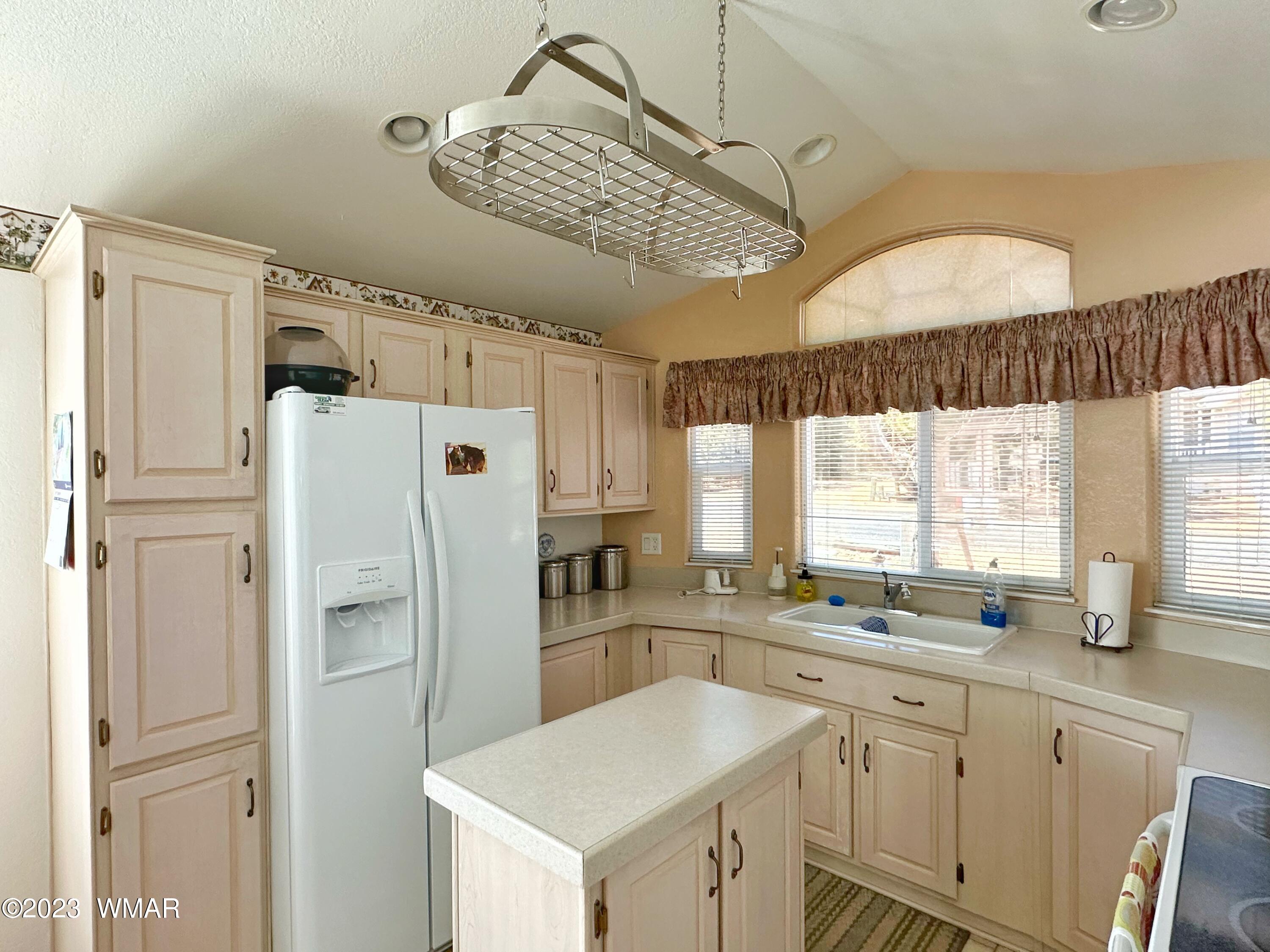 2707 Rustlers Roost Overgaard, AZ 85933 - Photo 12 of 21 Gallery Image 12