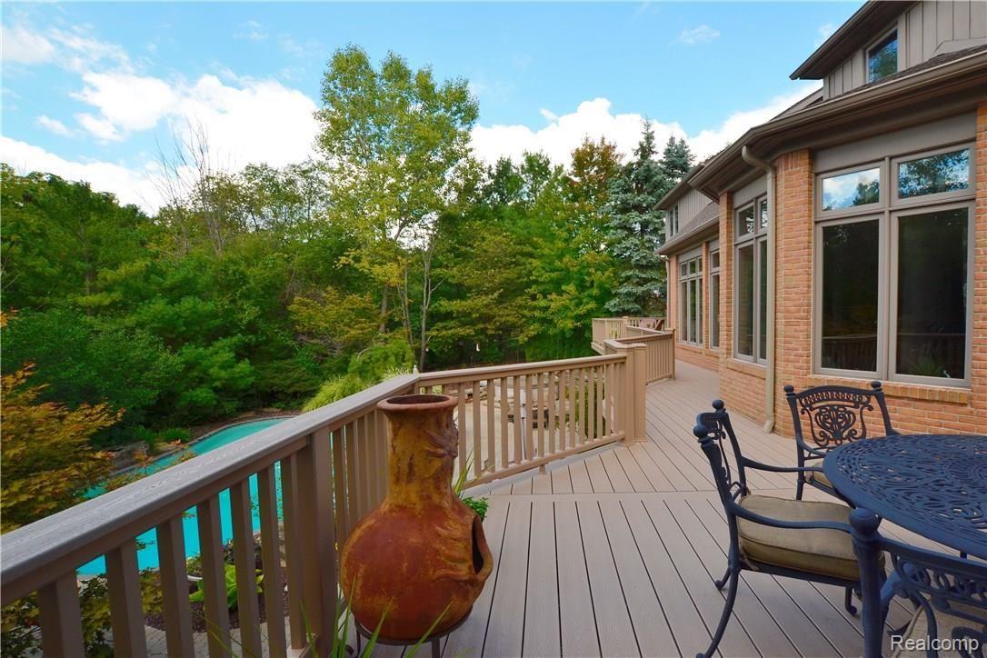 5156 Stonehenge Drive Rochester, MI 48306 - Photo 9 of 38 Expansive Deck