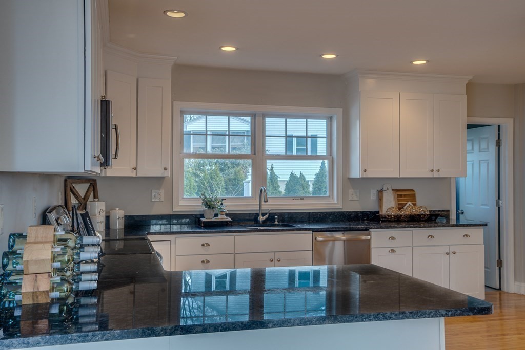 4 Fairview Road Woburn, MA 01801 - Photo 9 of 31 Gallery Image 9