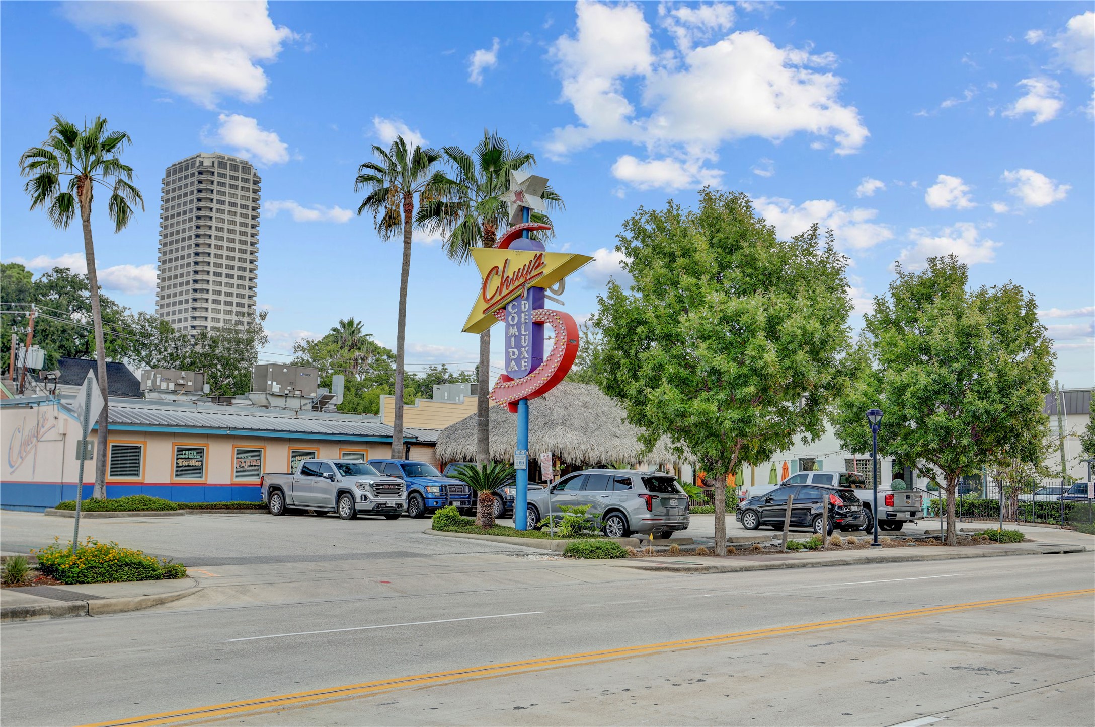 2701 Westheimer Road, Unit 2D Houston, TX 77098 - Photo 45 of 48 Chey's - across the street!