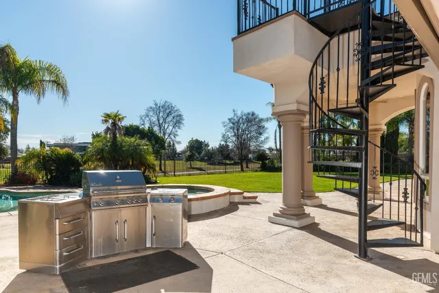 a view of backyard of a house