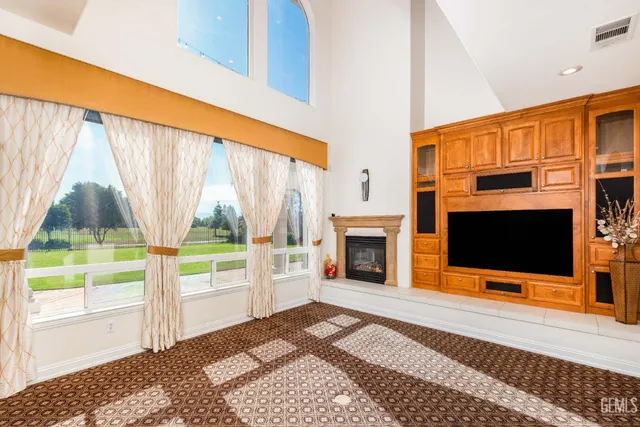 a view of entryway and hall