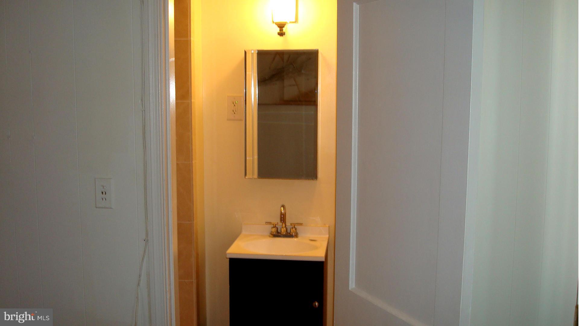 3525 White Chapel Road Baltimore, MD 21215 - Photo 16 of 27 Bath (Master)