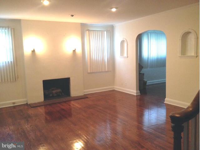 3525 White Chapel Road Baltimore, MD 21215 - Photo 6 of 27 Living Room