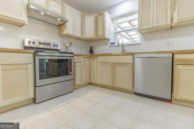 a bathroom with a double vanity sink and mirror