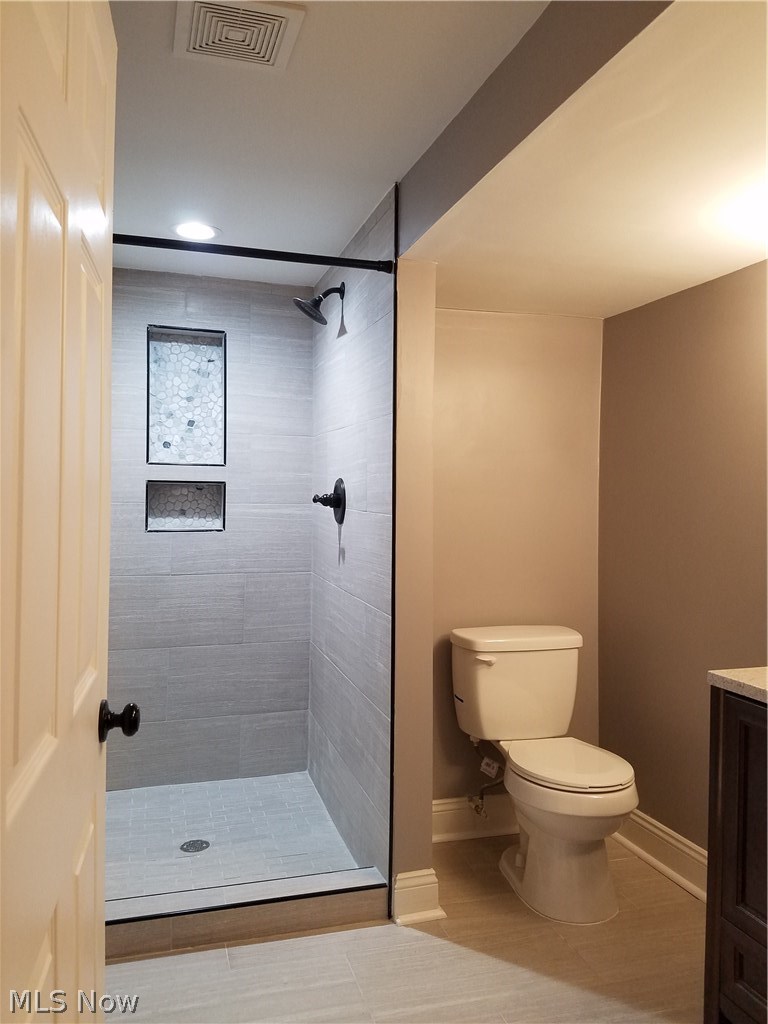 1135 Homestead Road Cleveland, OH 44121 - Photo 19 of 21 full bathroom