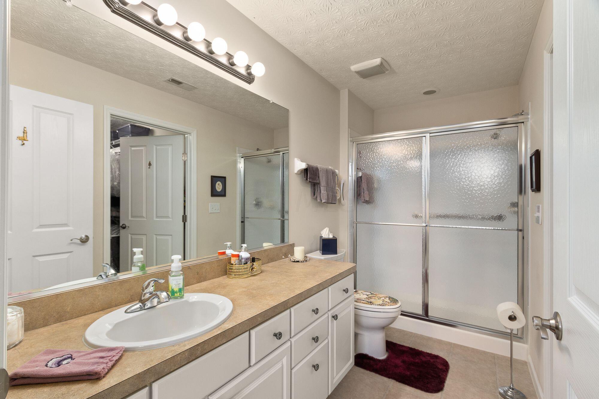 535 Ruttington Lane Westerville, OH 43082 - Photo 14 of 29 Main bathroom