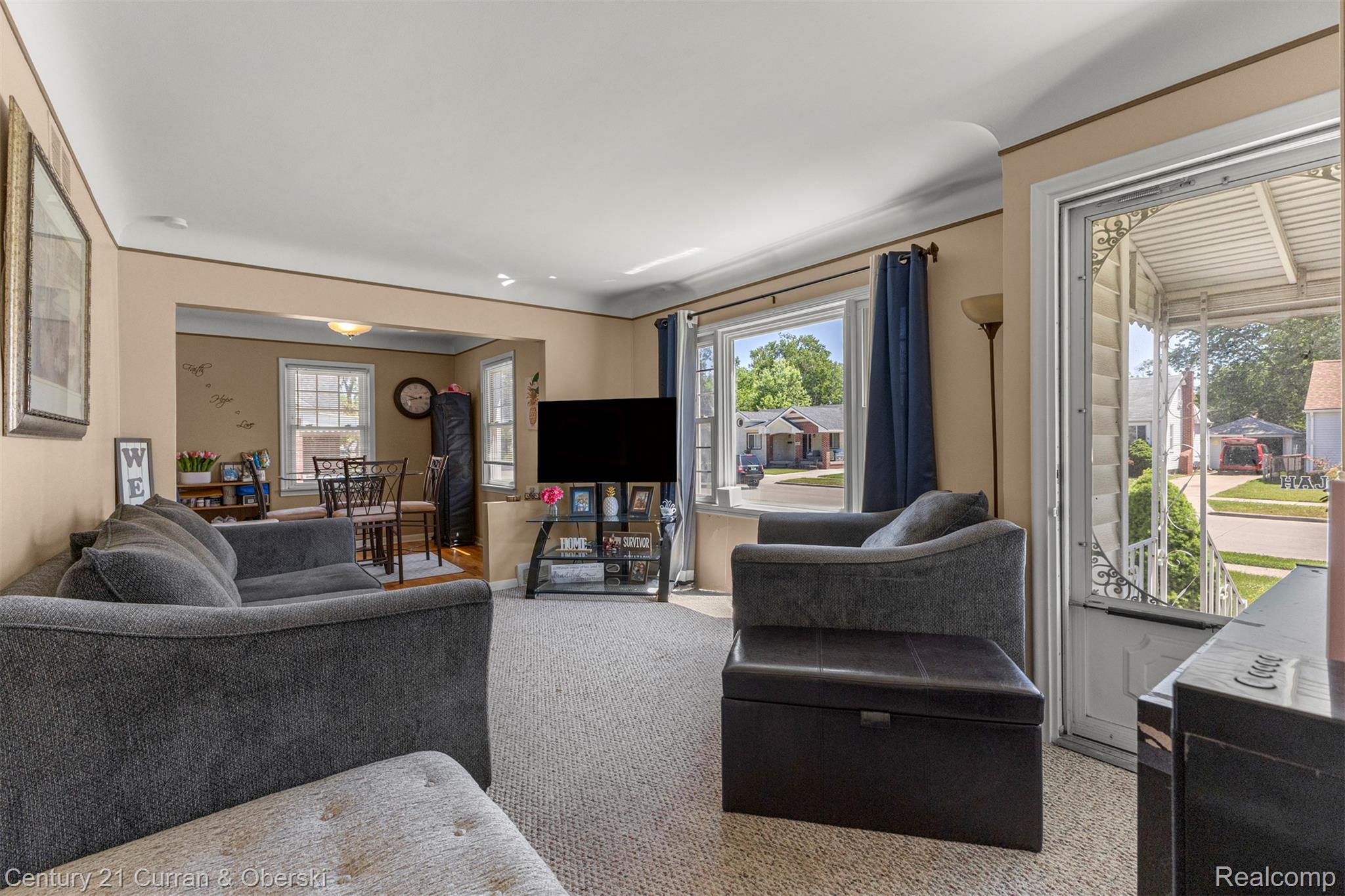 6141 North Gulley Road Dearborn Heights, MI 48127 - Photo 3 of 31 Living room