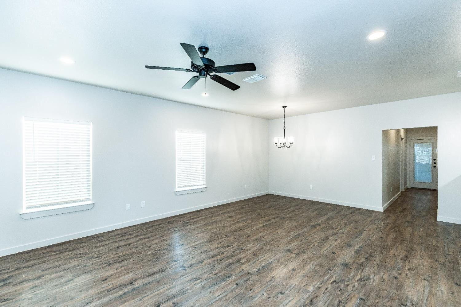 1018 North 7th Street Wolfforth, TX 79382 - Photo 3 of 14 20241219230412577889000000-o