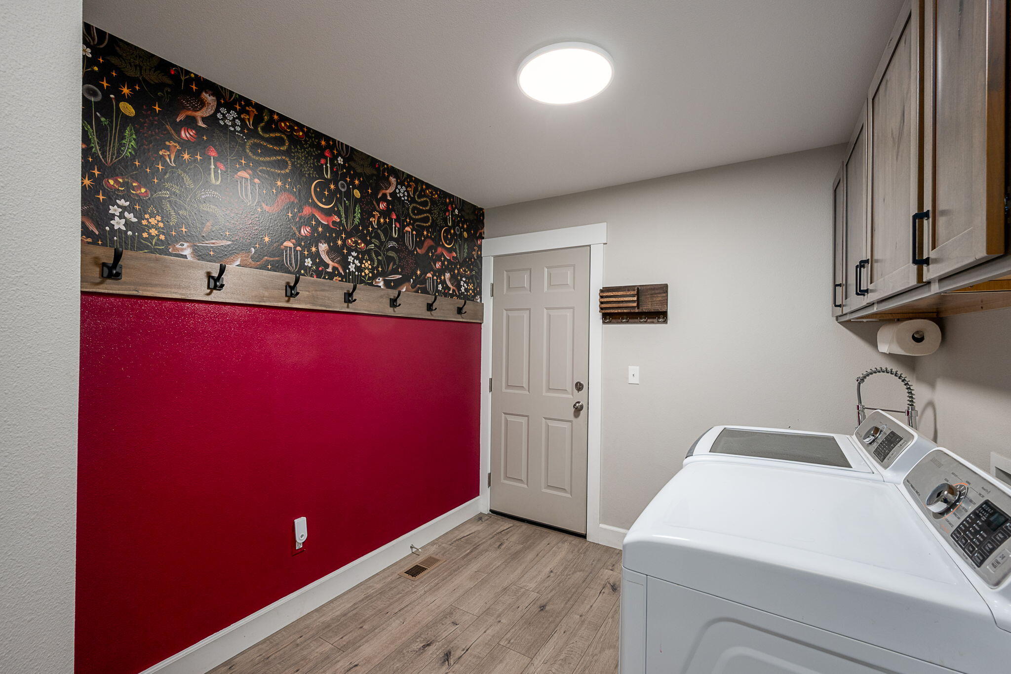 53845 Pine Grove Road La Pine, OR 97739 - Photo 27 of 53 Laundry and mud room