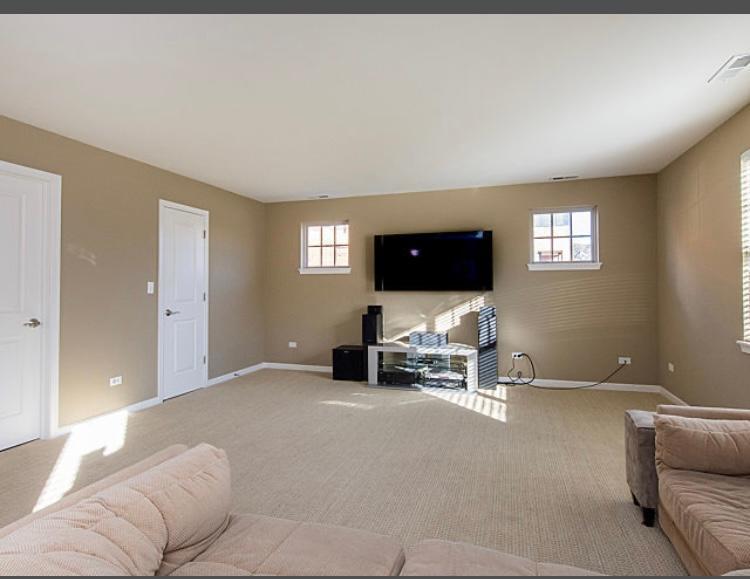 7426 West Fullerton Avenue Elmwood Park, IL 60707 - Photo 4 of 20 a view of a livingroom with furniture and windows
