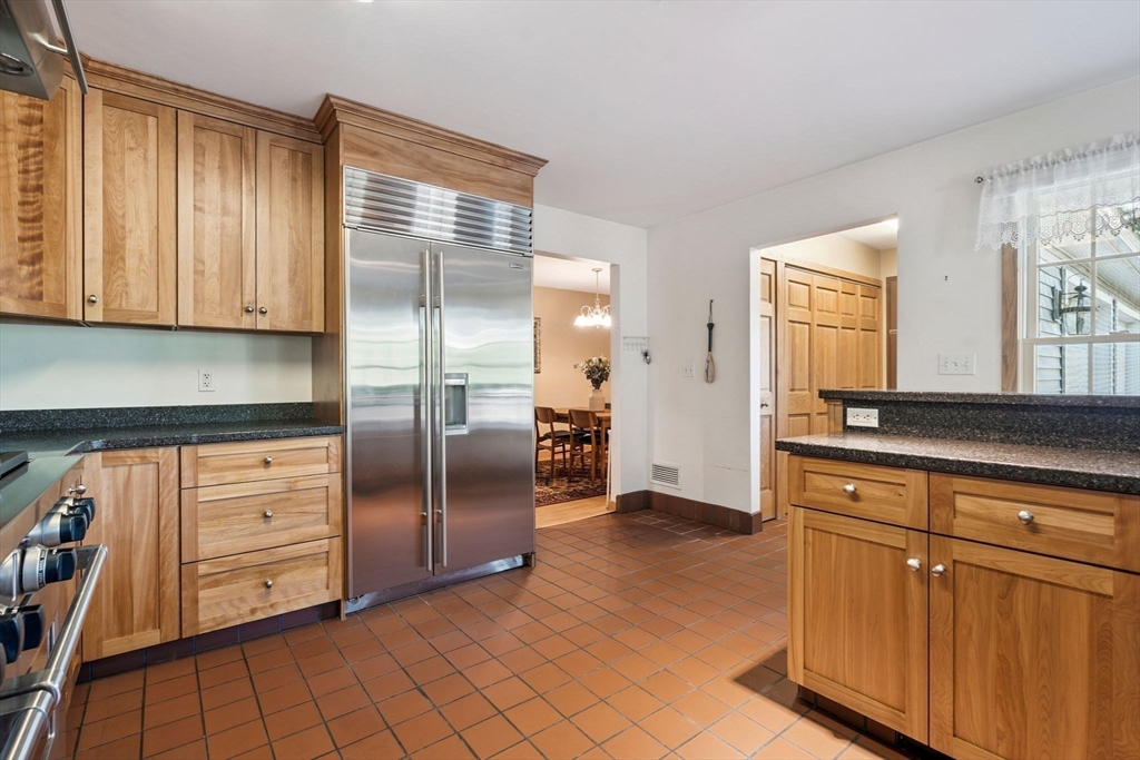 5 Lee Way Georgetown, MA 01833 - Photo 4 of 33 Gallery Image 4