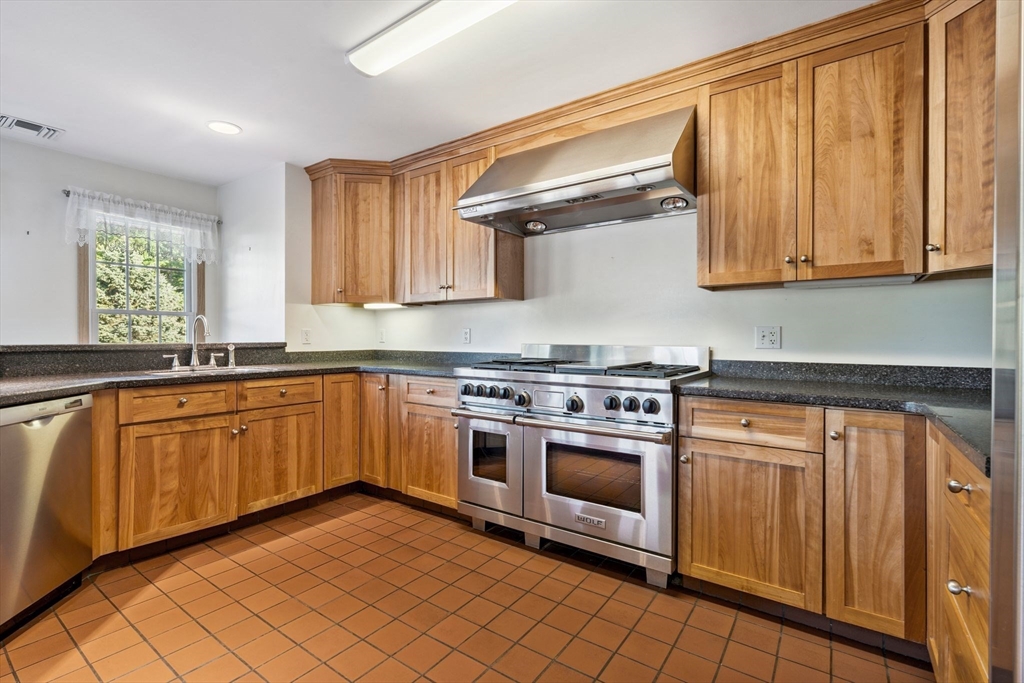5 Lee Way Georgetown, MA 01833 - Photo 5 of 33 Gallery Image 5
