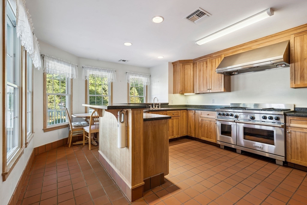 5 Lee Way Georgetown, MA 01833 - Photo 6 of 33 Gallery Image 6